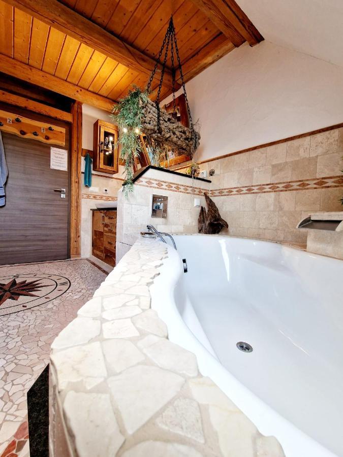 Wood & Stone Lodge 1 Donaueschingen Bagian luar foto